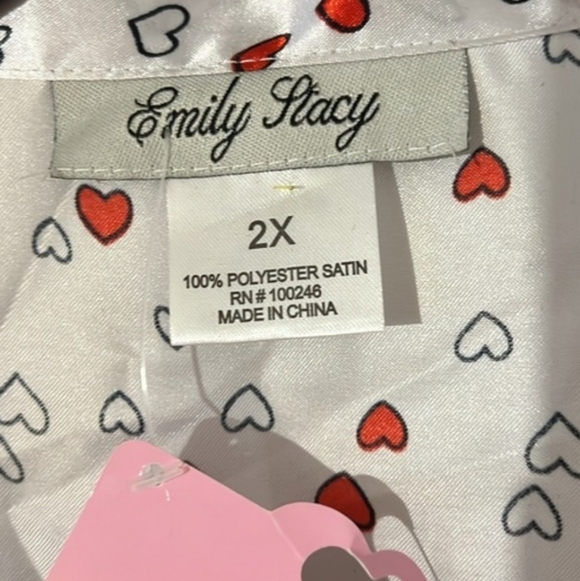 White Robe with Red Heart Pattern - Picture 3 of 6